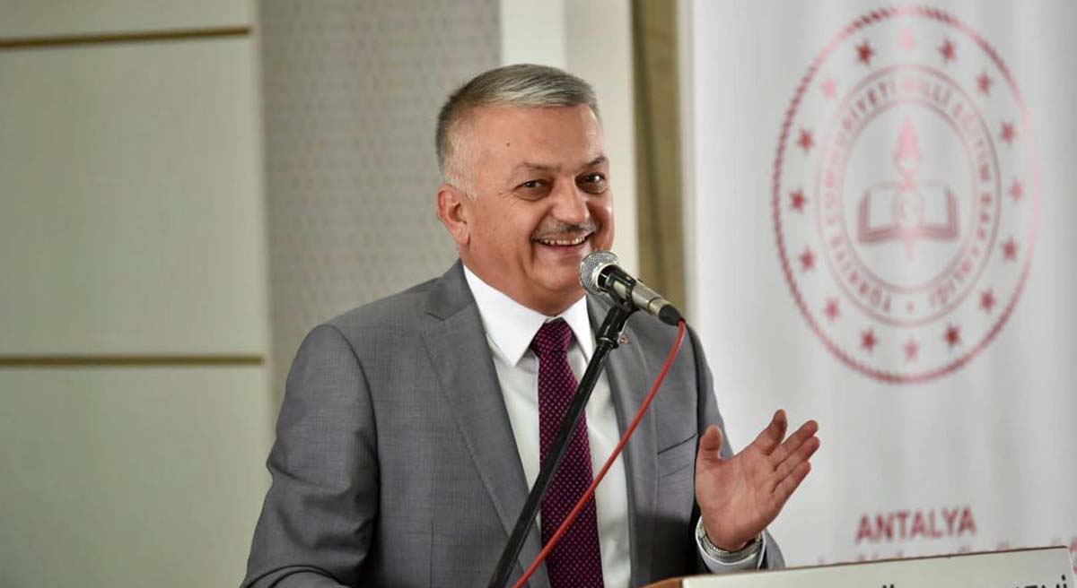 Vali Yazıcı LGS de Tam Puan Alan Öğrencilerle Bir Araya Geldi 01