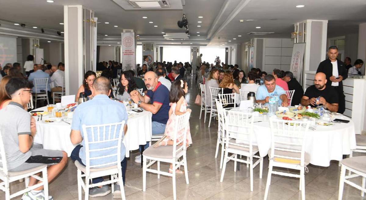 Vali Yazıcı LGS de Tam Puan Alan Öğrencilerle Bir Araya Geldi 08