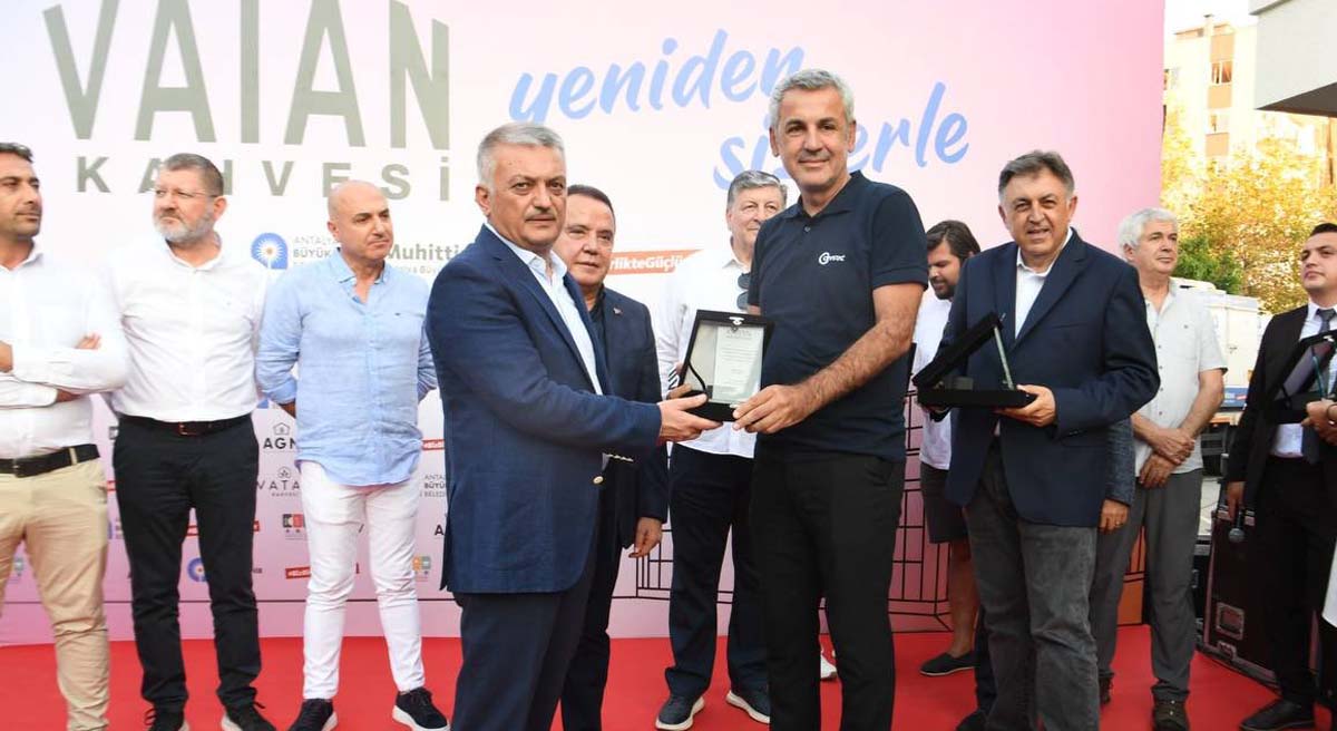 Antalyanın Önemli Simgelerinden Olan Vatan Kahvesi Yeniden Açıldı 02