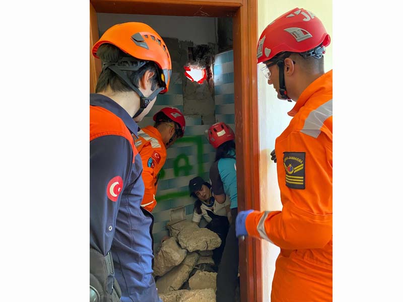 Antalya da Kurumları Teyakkuza Geçiren Deprem Senaryosu  06