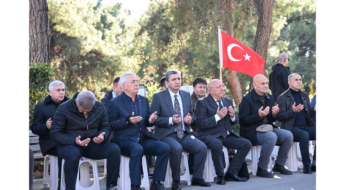 Dr. Burhanettin Onat Kabri Başında Anıldı 01