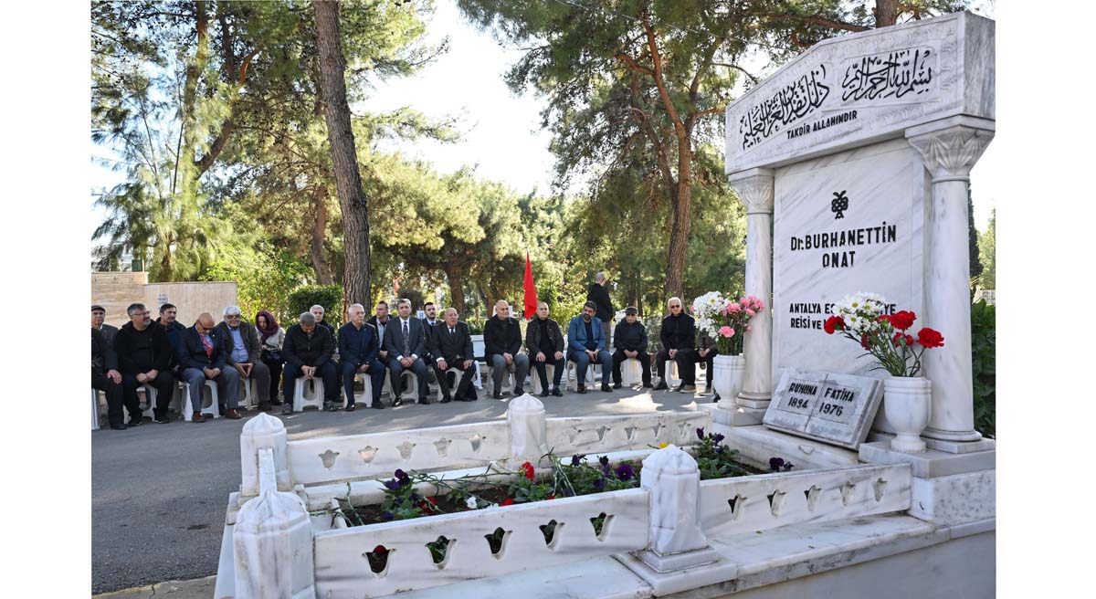 Dr. Burhanettin Onat Kabri Başında Anıldı 02