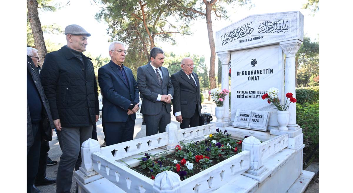 Dr. Burhanettin Onat Kabri Başında Anıldı 03
