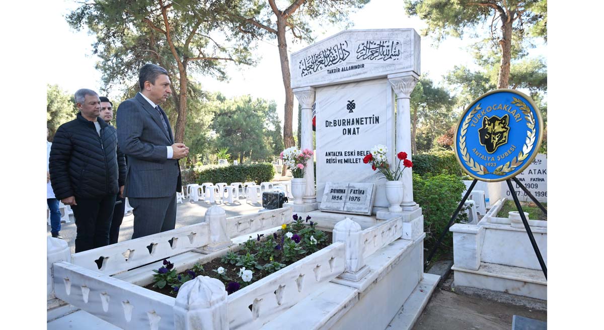Dr. Burhanettin Onat Kabri Başında Anıldı 04