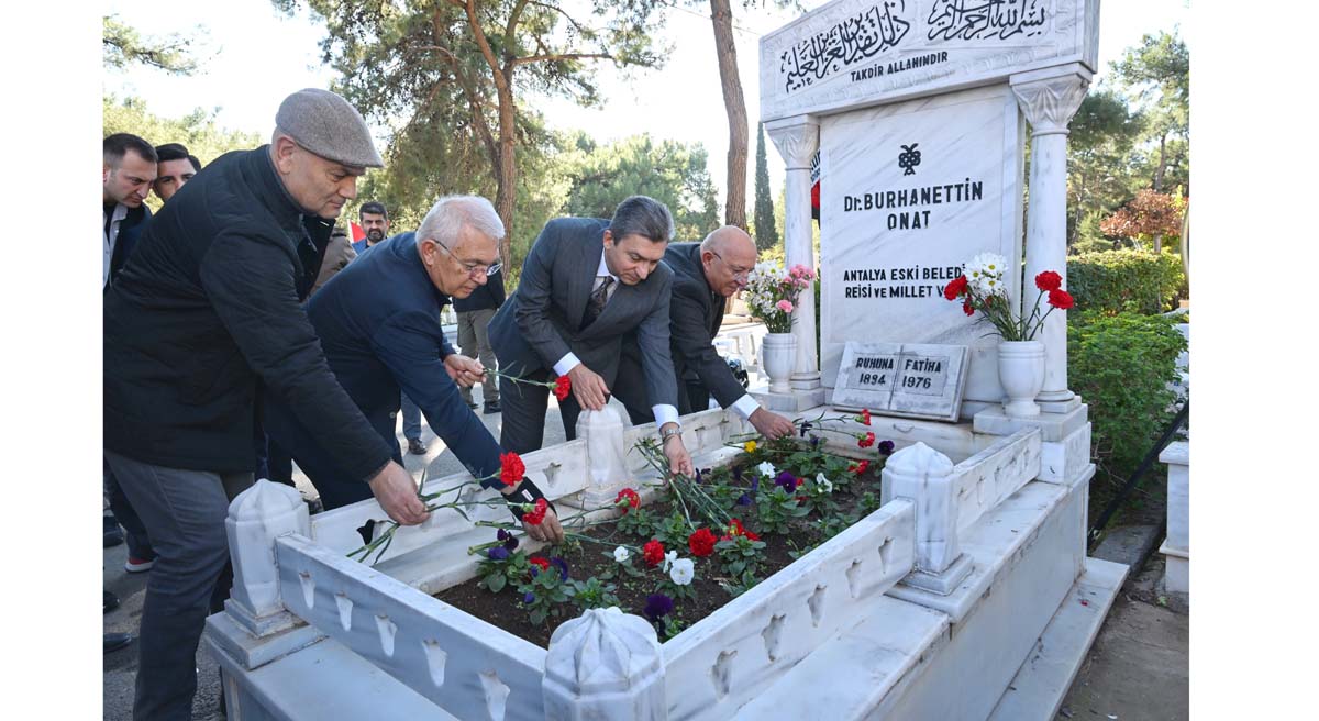 Dr. Burhanettin Onat Kabri Başında Anıldı 05