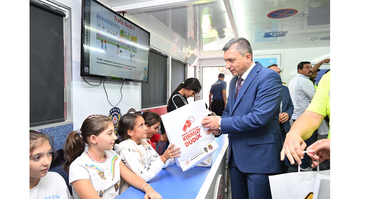 Mobil Trafik Eğitim Tırı Antalyada 01