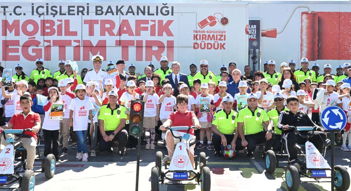 Mobil Trafik Eğitim Tırı Antalyada 02