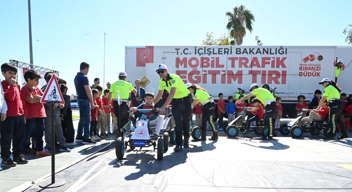 Mobil Trafik Eğitim Tırı Antalyada 04