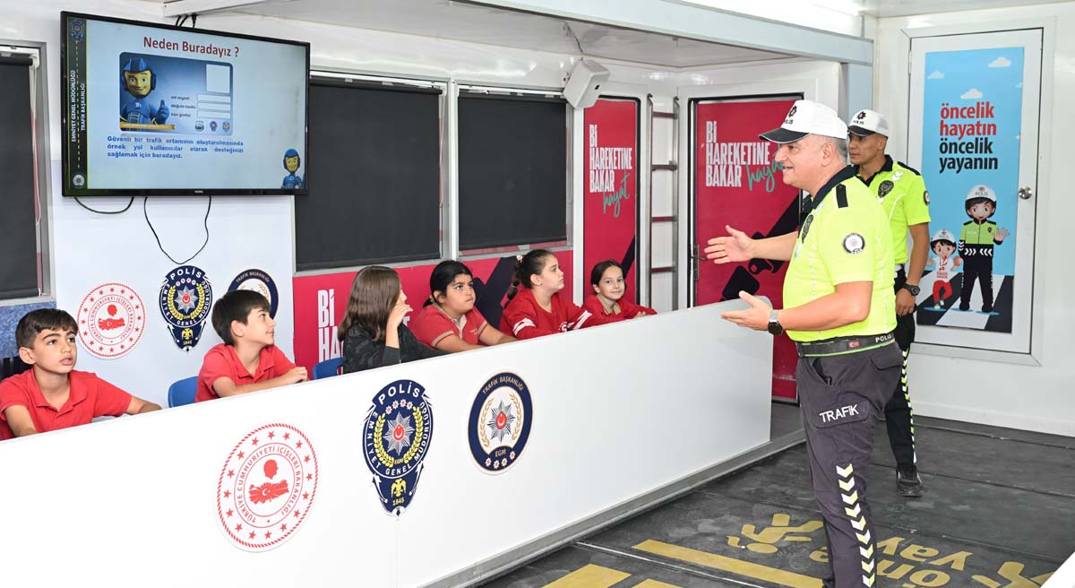 Mobil Trafik Eğitim Tırı Antalyada 05
