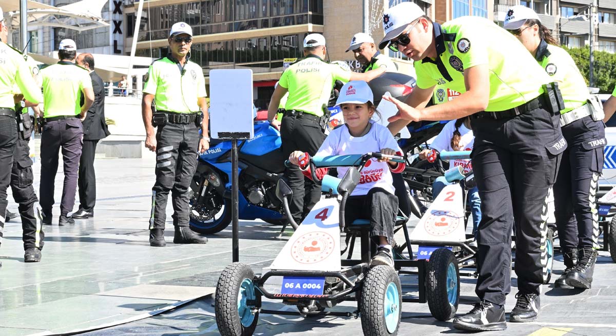 Mobil Trafik Eğitim Tırı Antalyada 06