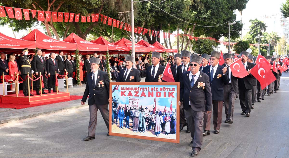 Cumhuriyetin Işığı Antalyada Parlıyor 04