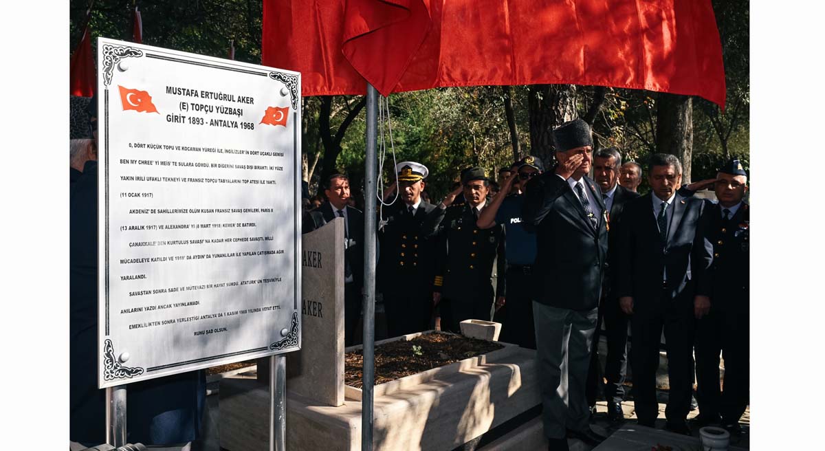 Topçu Yüzbaşı Mustafa Ertuğrul Kabri Başında Anıldı 01