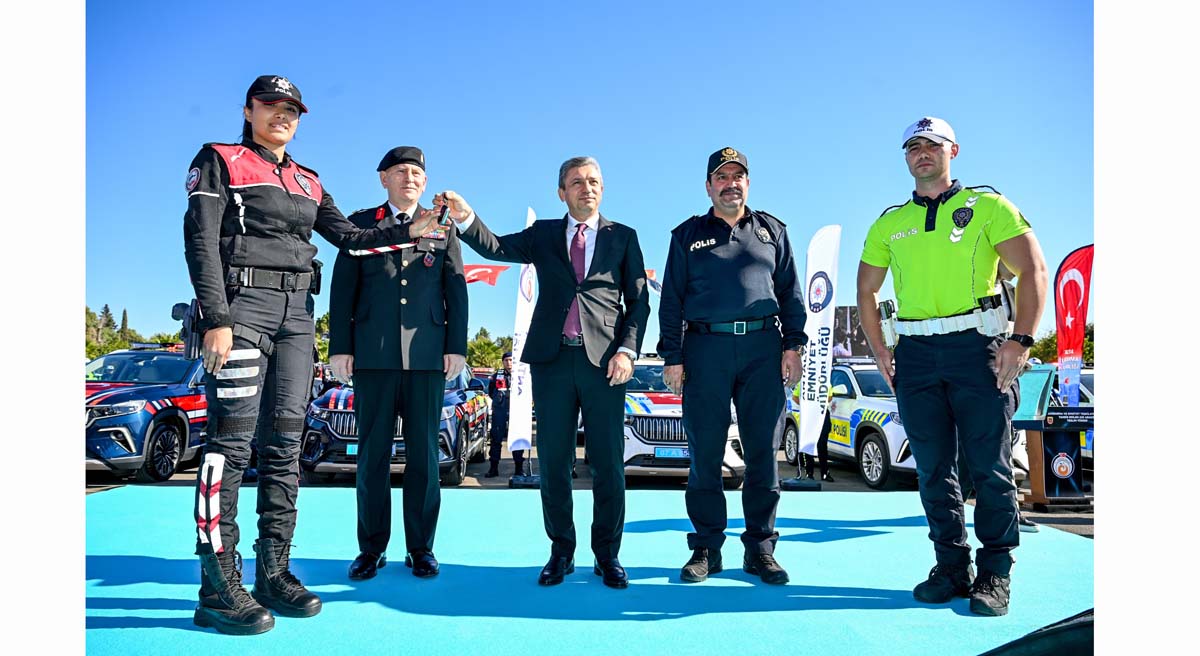 Antalya İl Emniyet Müdürlüğü ve İl Jandarma Komutanlığı envanterine kazandırılan 225 yeni hizmet aracı için teslim töreni 03