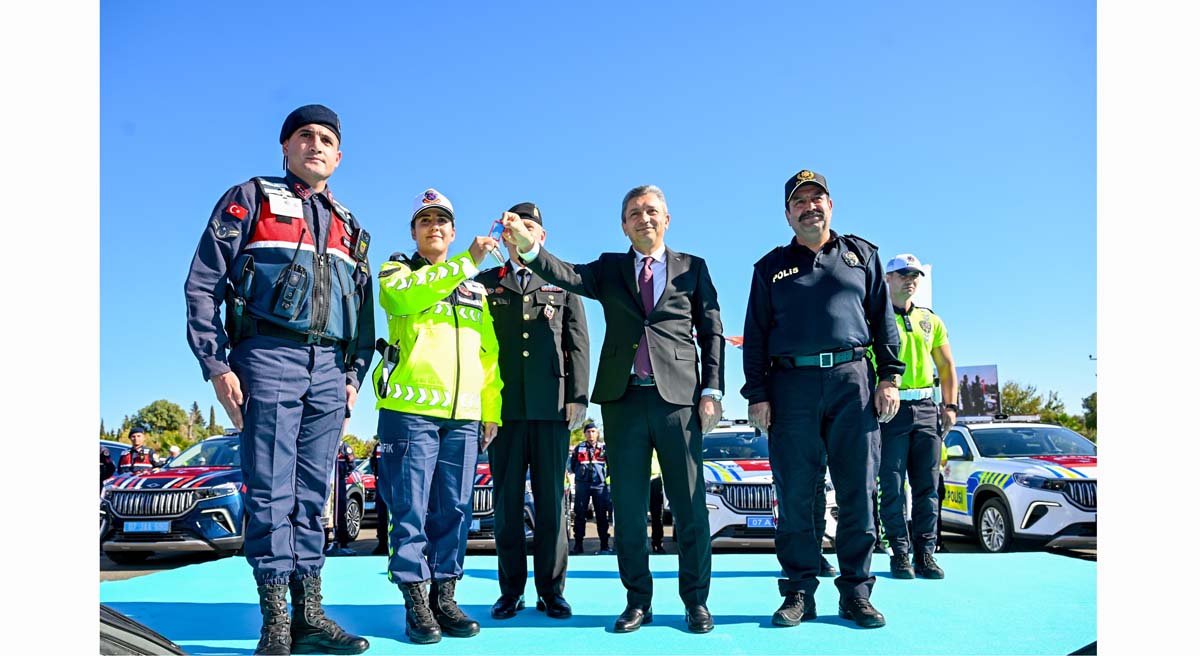 Antalya İl Emniyet Müdürlüğü ve İl Jandarma Komutanlığı envanterine kazandırılan 225 yeni hizmet aracı için teslim töreni 04