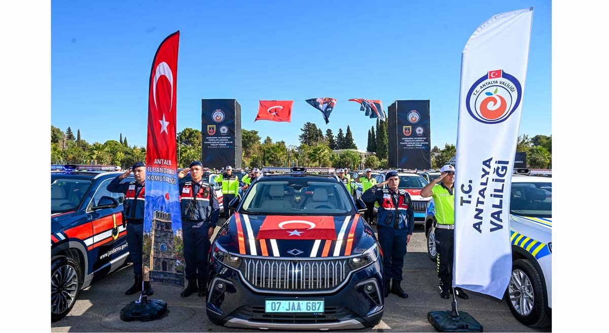 Antalya İl Emniyet Müdürlüğü ve İl Jandarma Komutanlığı envanterine kazandırılan 225 yeni hizmet aracı için teslim töreni 05