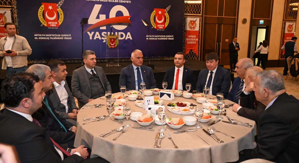 Gazeteciler Çok Değerli Bir Görev İfa Ediyor 03