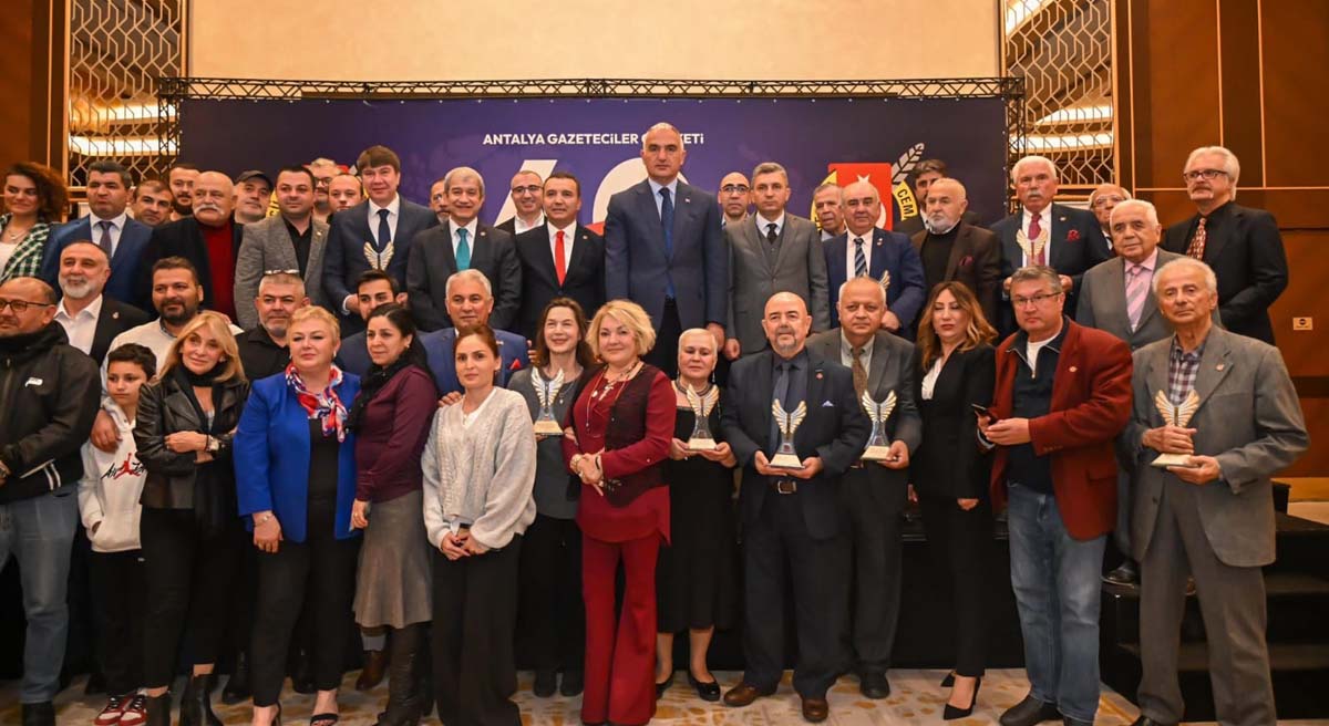 Gazeteciler Çok Değerli Bir Görev İfa Ediyor 04