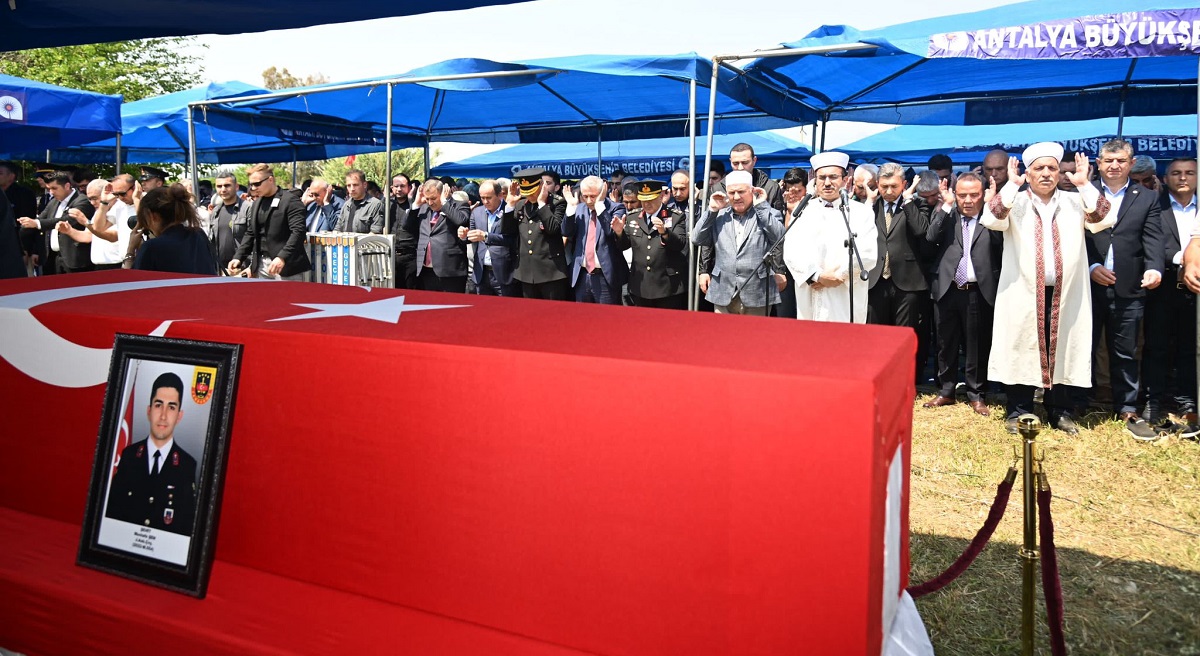 Antalya Şehidini Son Yolculuğuna Uğurladı 02