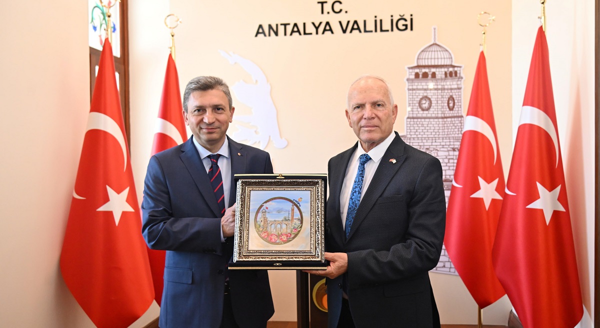 KKTC Meclis Başkanı Zorlu Töre den Valilik Ziyareti 03