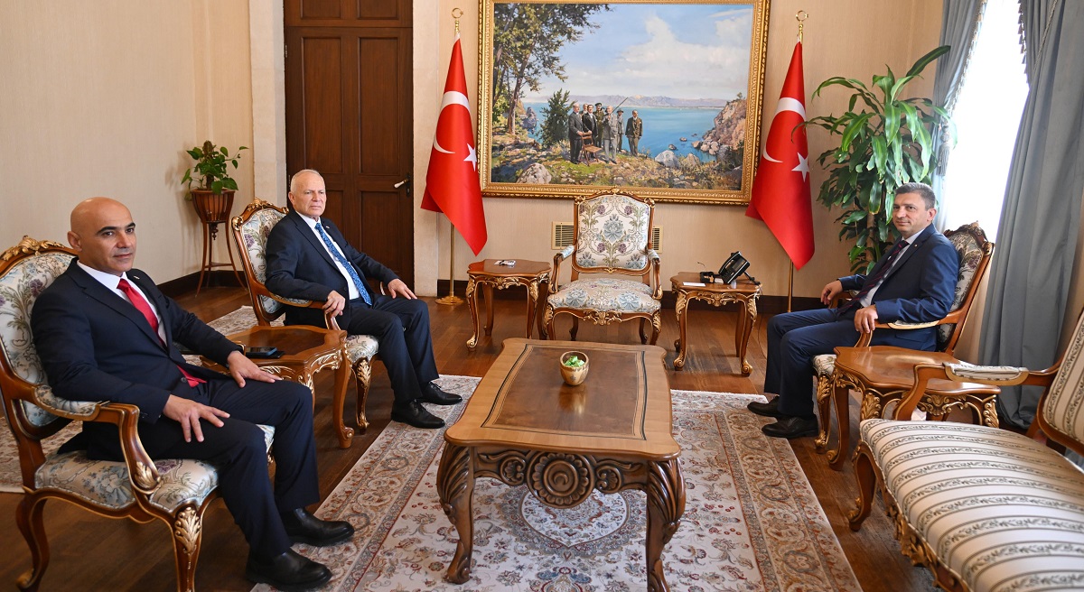 KKTC Meclis Başkanı Zorlu Töre den Valilik Ziyareti 04