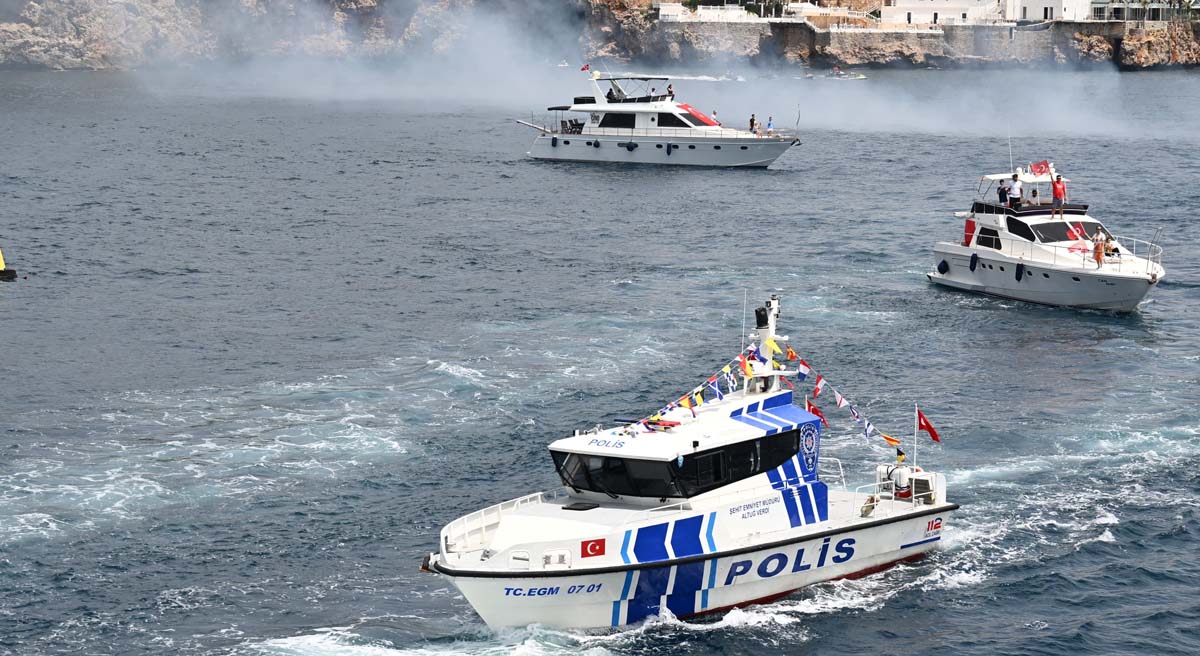 Karada Havada Denizde Antalya da 19 Mayıs Coşkusu 09