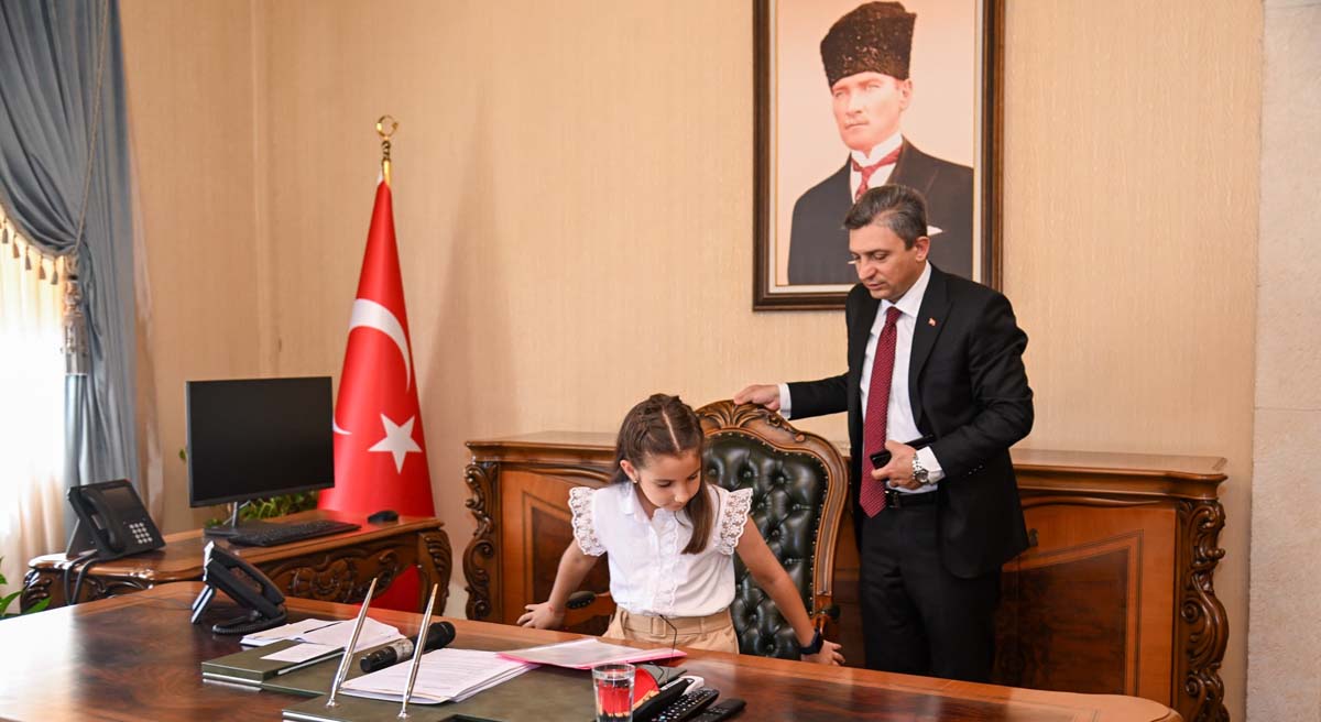 Antalyanın Çocuk Valisi Makamı Devraldı 01