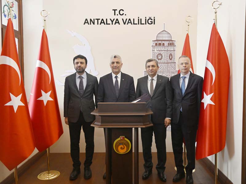 Ticaret Bakanı Ömer Bolat, Antalya Valiliği’ni Ziyaret Etti