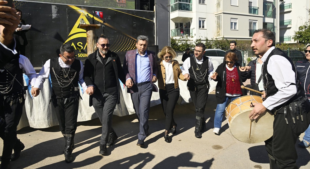 Bir Irkın Evlatları Aynı Cevherin Damarlarıyız 03