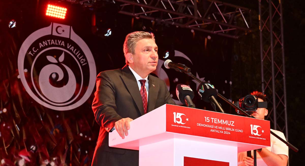 "Milletin  Zaferi" Antalya da Coşku İle Kutlandı01