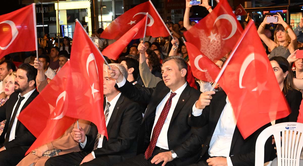 "Milletin  Zaferi" Antalya da Coşku İle Kutlandı04