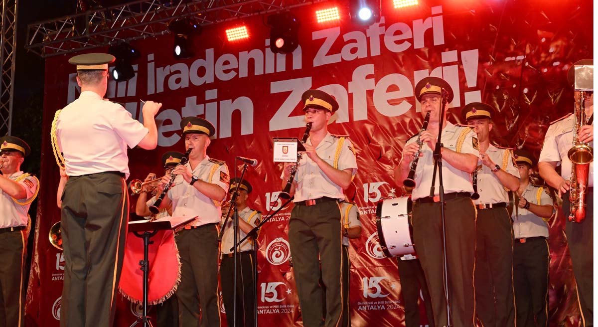 "Milletin  Zaferi" Antalya da Coşku İle Kutlandı08