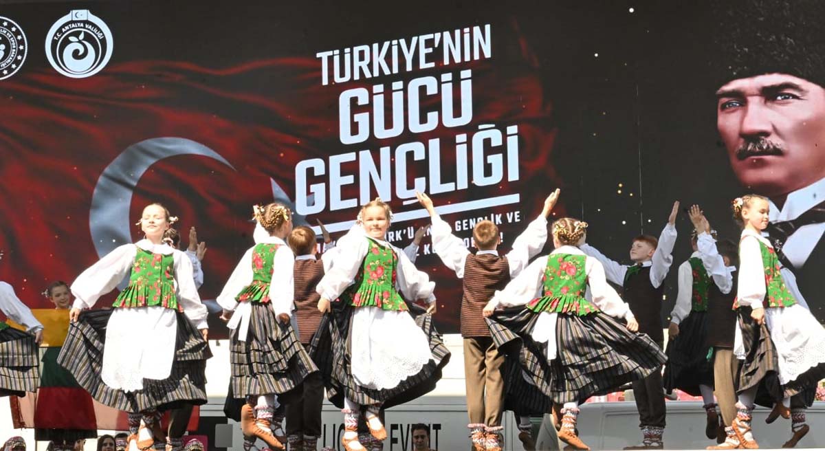19 Mayıs Atatürk ü Anma Gençlik ve Spor Bayramı Coşkuyla Kutlandı 06
